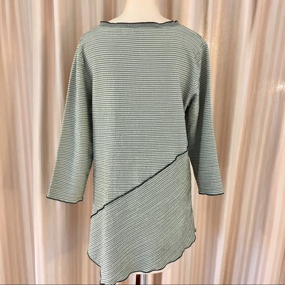 Habitat tunic top with asymmetrical lines and hem - Picture 3 of 7